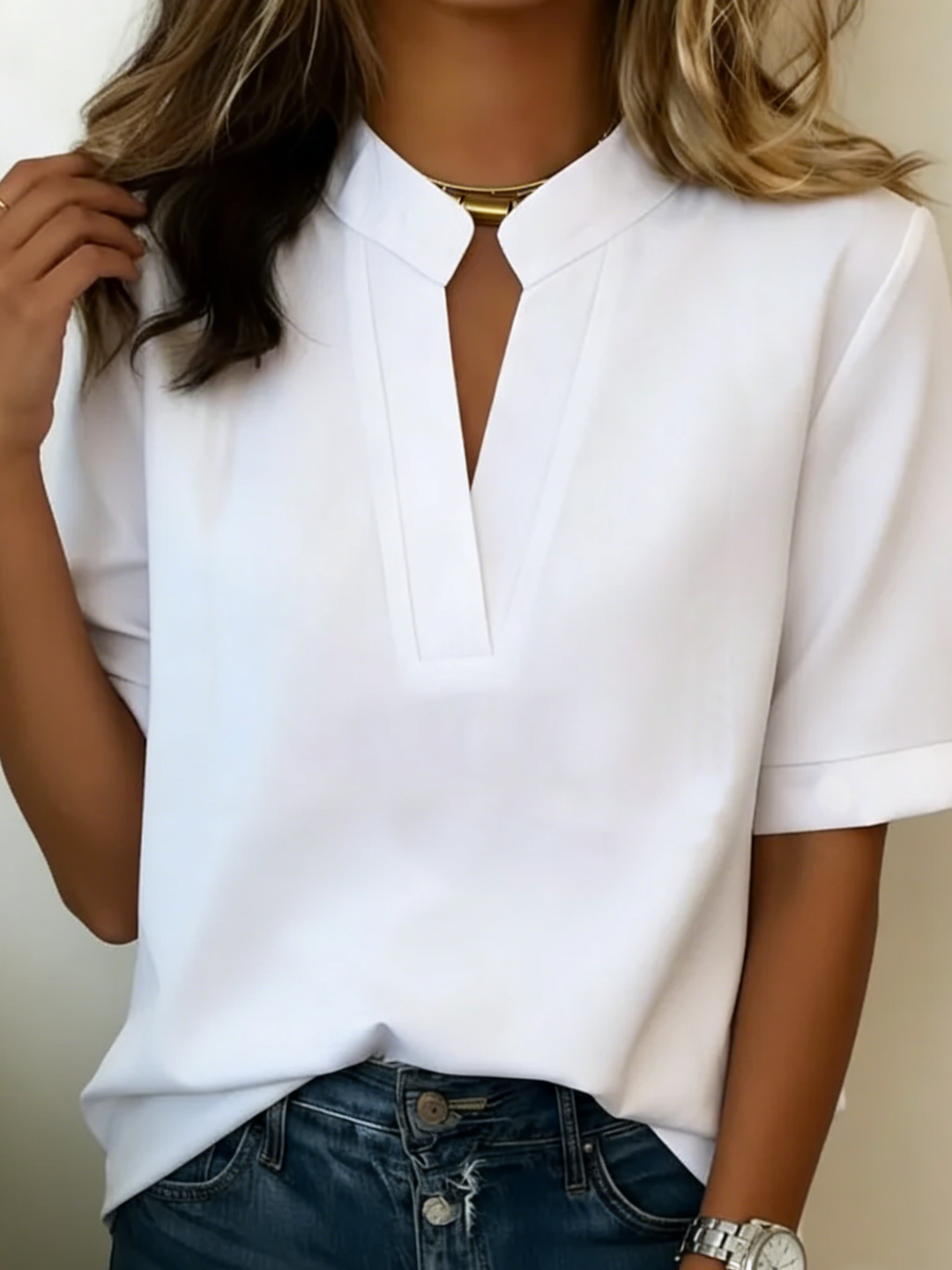 Sabina Elegant blouse with a V-neck