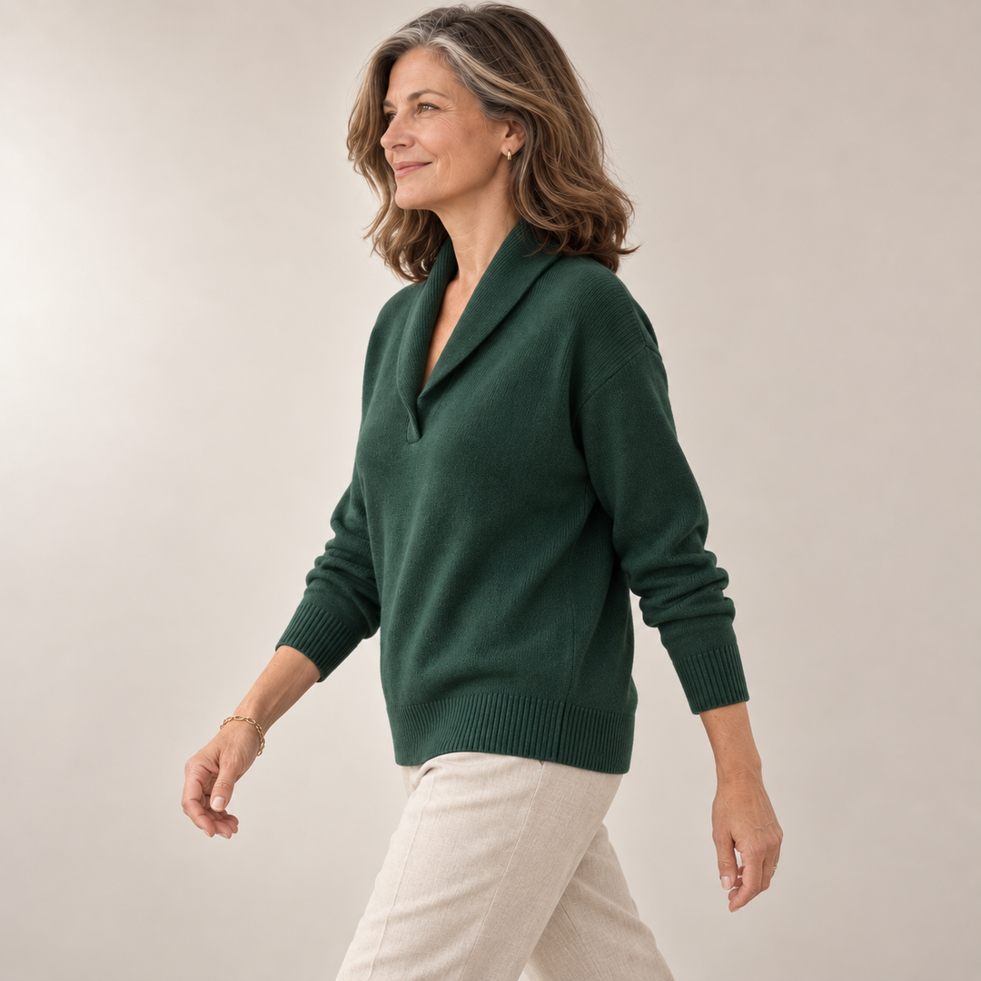 Elise forest green jumper, side view on mature model